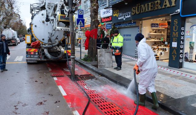 İstanbul Caddesi’nde Altyapı Temizliği: Taşkın Riskine Karşı Önlem Alındı