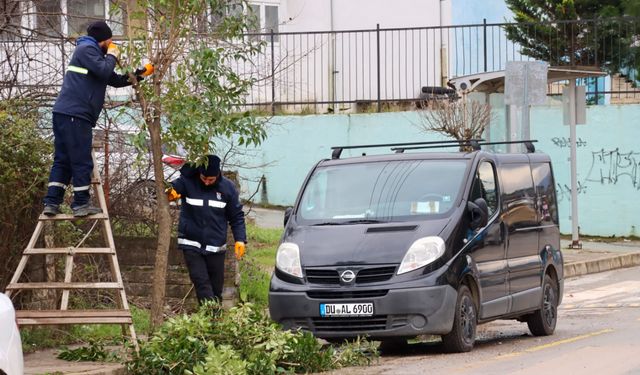 Yalova Belediyesi Sahada: Altyapıdan Çevre Düzenlemesine Yoğun Mesai
