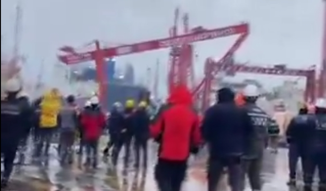 Yalova’da Şiddetli Fırtına Hayatı Felç Etti: Seferler Durduruldu, Trafiğe Yasak Getirildi