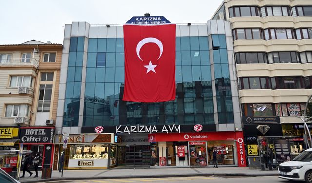 Yalova’dan Bayrağa Sahip Çık Çağrısı: Belediye Önce Davrandı