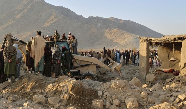 Pakistan Afganistan’a ‘Açık Savaş’ İlan Etti: Kabil ve Kandahar’a Hava Saldırıları Sonrası Gerginlik Tırmanıyor