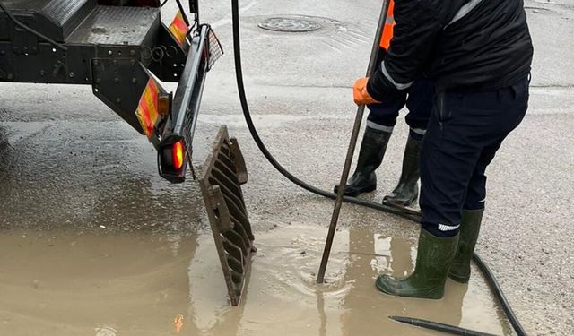 Yalova Belediyesi’nden Yağışlara Karşı Yoğun Mesai