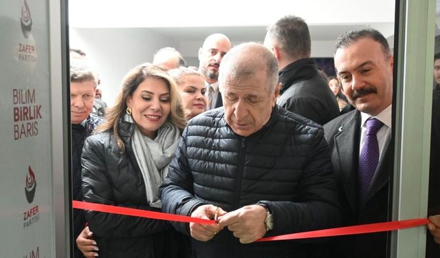 Özdağ: “Hatay Hâlâ Çamur İçinde, Acılar Dinmedi”