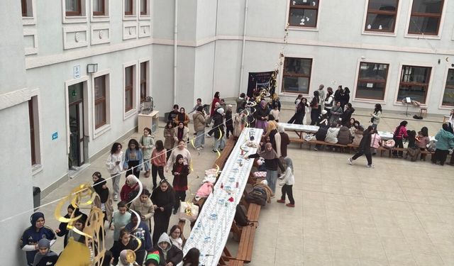 Zehra Ekşinozlugil Anadolu İmam Hatip Lisesi’nde 450 Kişilik Geleneksel Zeka İftarı Buluşması