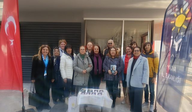 İYİ Parti Yalova’dan 8 Mart’ta Anlamlı Etkinlik: Kadınlara İnci Bileklik Dağıtıldı