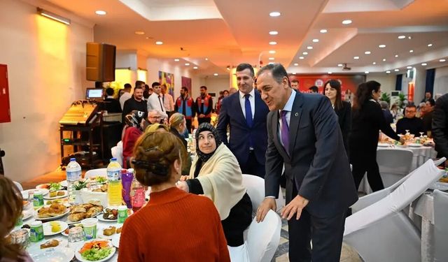 Yalova Valisi Dr. Ahmet Hamdi Usta Çocuklar ve Aileleriyle İftarda Buluştu