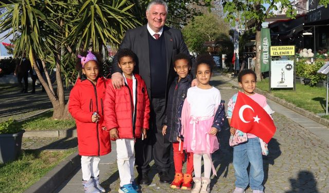 Yalova’da 23 Nisan Coşkusu: Başkan Mehmet Gürel Çocuklar ve Ailelerle Buluştu
