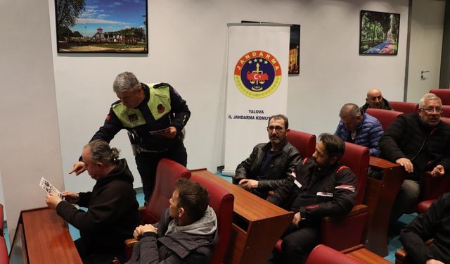 Yalova’da Taksi Şoförlerine Trafik ve Hizmet Kalitesi Eğitimi Verildi