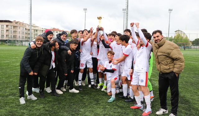 Çiftlikköy Belediyespor U-15 Şampiyon Oldu! Yalovaspor’u 1-0 Mağlup Etti
