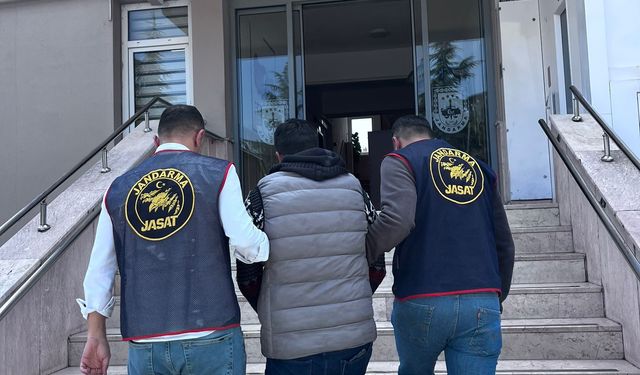 Yalova İl Jandarma Komutanlığı JASAT Ekiplerinden Operasyon: 17 Yıl Hapis Cezası Bulunan Firari Yakalandı
