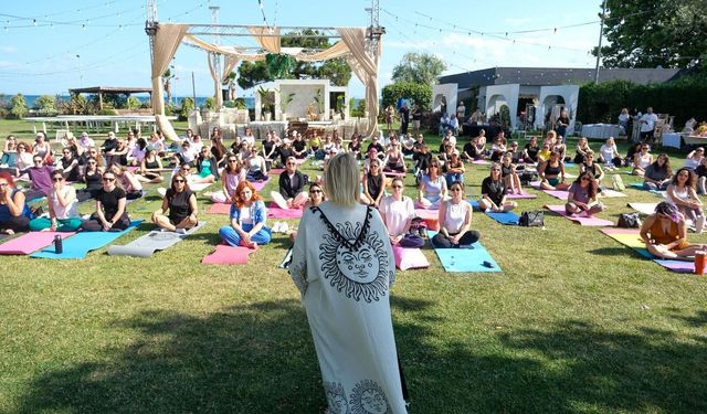 Dünya Yoga Günü Çiftlikköy Sahilinde Kutlanacak: Ücretsiz Yoga Etkinliği Düzenleniyor