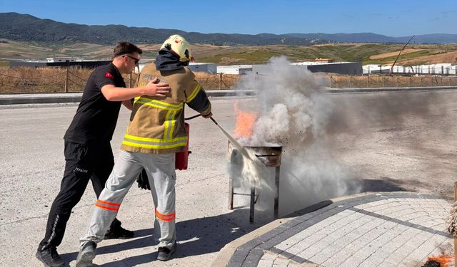 Çiftlikköy İtfaiyesi'nden Yalova Makina İhtisas OSB’de Yangın Eğitimi ve Tatbikatı
