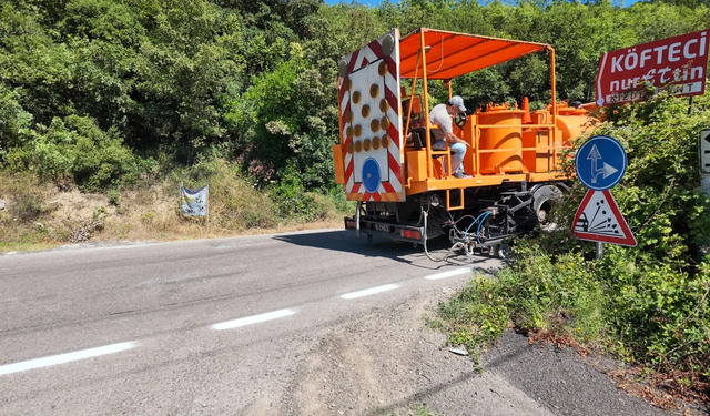 Yalova Köy Yollarında Trafik Güvenliği Artıyor: 19 Kilometrelik Çizgi Çalışması