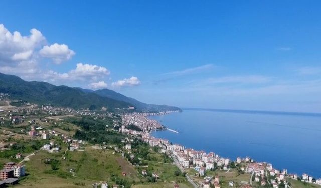 İstanbul ve Bursa'dan Akın Akın Gidilen Yalova'nın Çınarcık İlçesinde Nüfus 10 Katına Çıktı