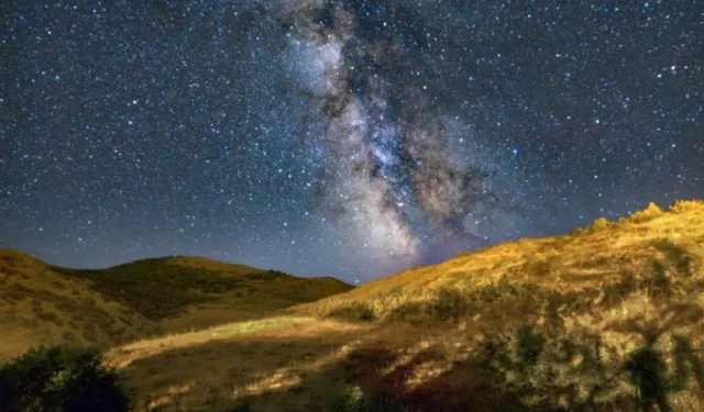 25 Bin Kişi Karanlıkta Buluştu: Perseid Meteor Yağmuru Görsel Şölen Sundu!
