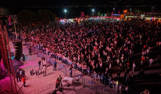 Altınova’da 30 Ağustos Coşkusu: Anıl Durmuş ve Ece Seçkin Konserleriyle Hersek Sahili Sallandı