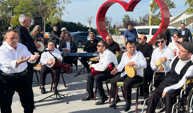 Yalova’da Cumhuriyet ve Kadın Temalı Anlamlı Sergi Açıldı