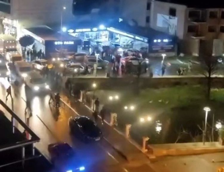 Barışma Buluşması Kanlı Bitti: Oto Yıkamada Bıçaklar Çekildi!