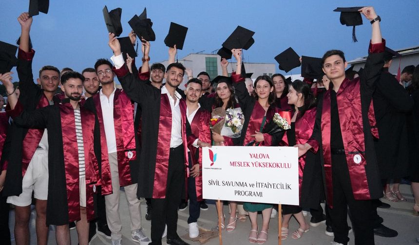 Yalova Üniversitesi 2023-2024 mezunlarını uğurladı