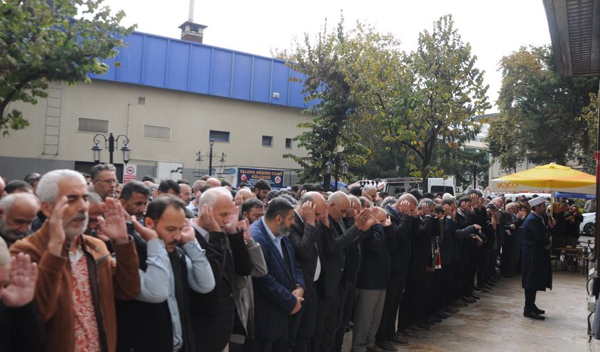 Yalova’da Yahya Sinvar için gıyabi cenaze namazı kılındı