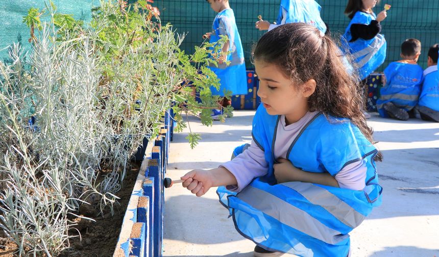 Çiftlikköy’de minikler hobi bahçesini renklendirdi