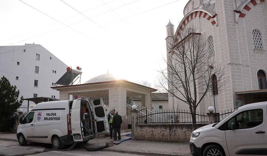 Yalova Belediyesi’nden Camilerde Ramazan Temizliği