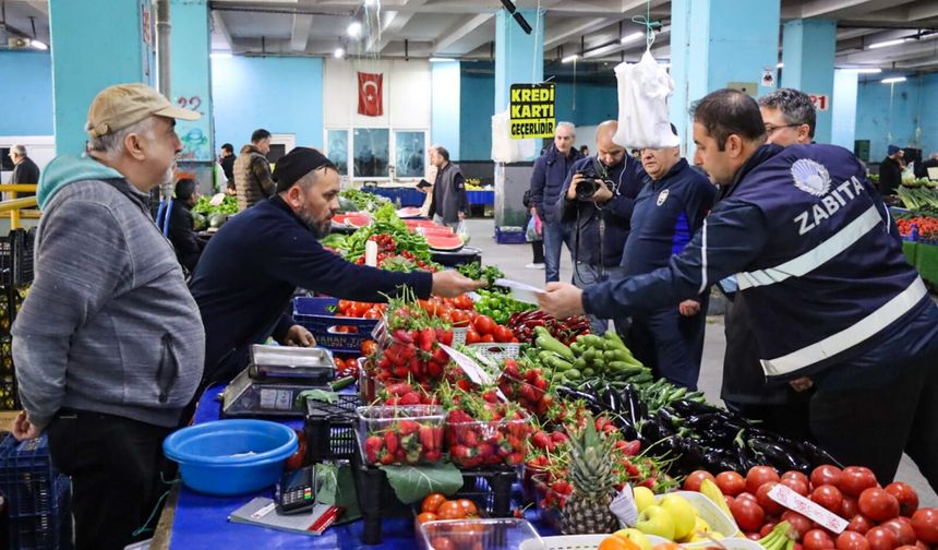 Yalova Belediyesi Pazar Yerlerinde Denetimlerini Sürdürüyor