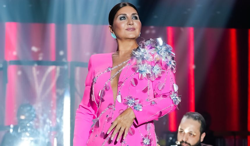 Sibel Can’dan Işıltılı Bir Yaz Başlangıcı!
