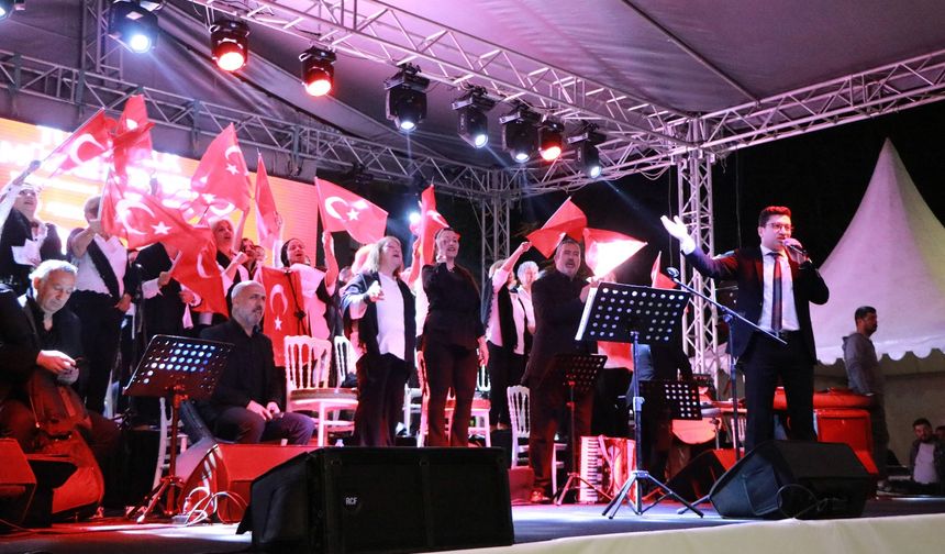 Çiftlikköy’de Türkü Gecesi Unutulmaz Anlara Sahne Oldu