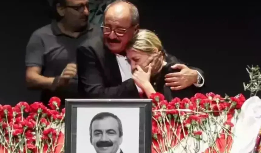 Sırrı Süreyya Önder'e Veda: AKM'deki Tören Gözyaşlarına Sahne Oldu