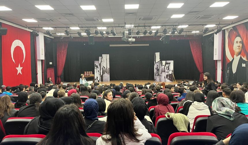 Yalova Liseler Arası Tiyatro Yarışması İl Finali Yapıldı