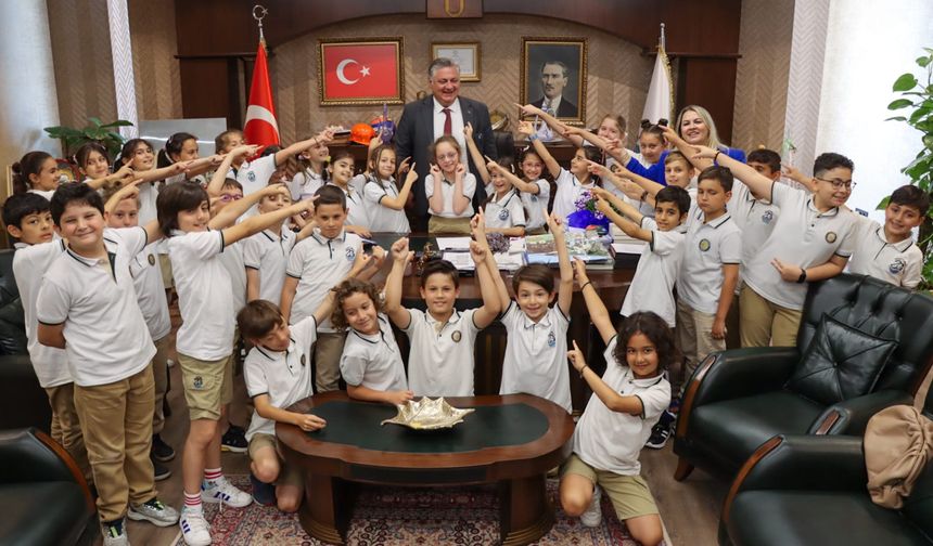 Başkan Gürel’e Miniklerden Sürpriz Ziyaret