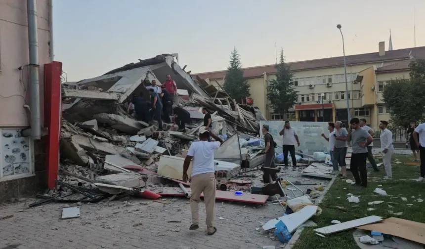 Balıkesir Sındırgı’da 6.1’lik Deprem: Yalova’dan Kurtarma Ekipleri Yola Çıktı