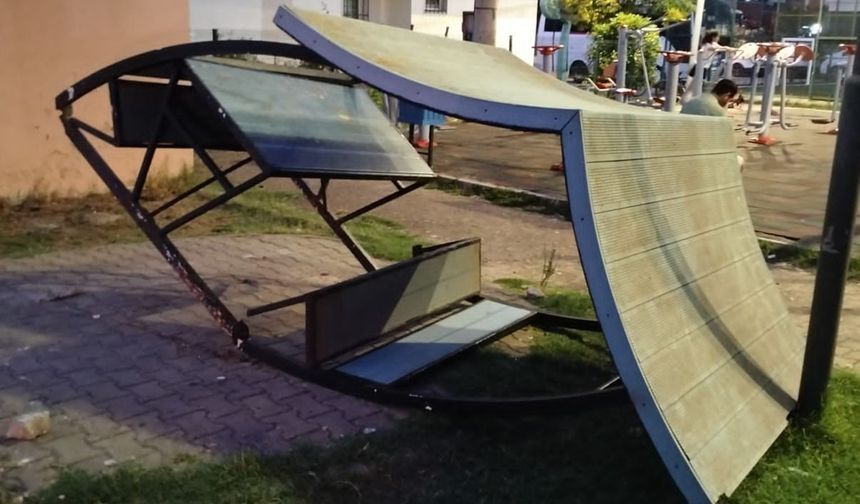 Çiftlikköy’de Parklara Vandal Saldırısı: Belediye Vatandaşa Sahip Çıkma Çağrısı