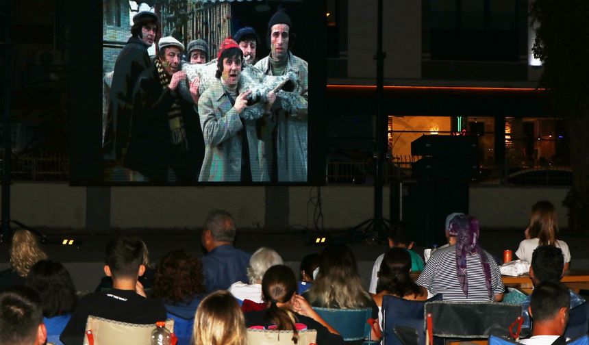 Mokamp’ta Açık Hava Sinema Günleri ‘Mavi Boncuk’la Başladı