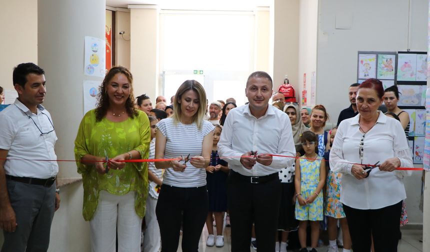 Çiftlikköy’de Minik Ressamların Renkli Sergisi