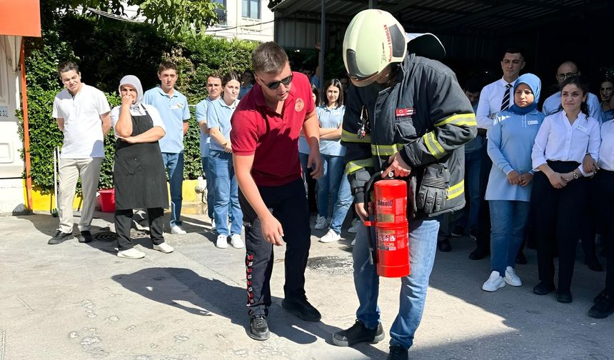 Çiftlikköy İtfaiyesi’nden Özdilek AVM’de Yangın Güvenliği Eğitimi
