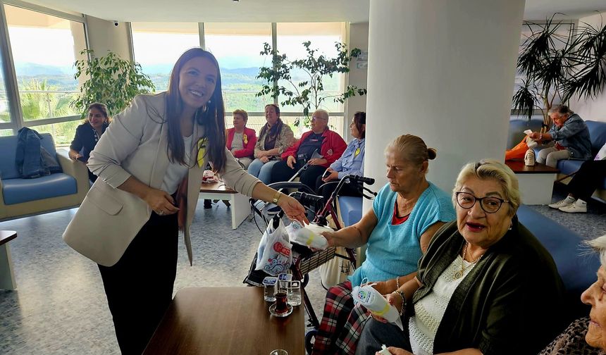 Dünya Yaşlılar Günü’nde Büyükler Yalnız Bırakılmadı