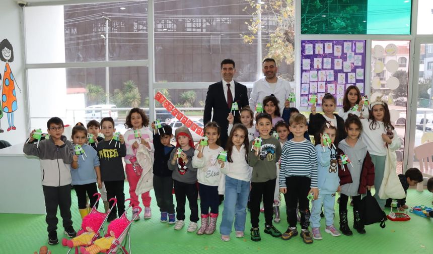 Yalova ve Kadıköy Belediyelerinden Ortak Çocuk Şenliği: Minikler Sanatla Buluştu