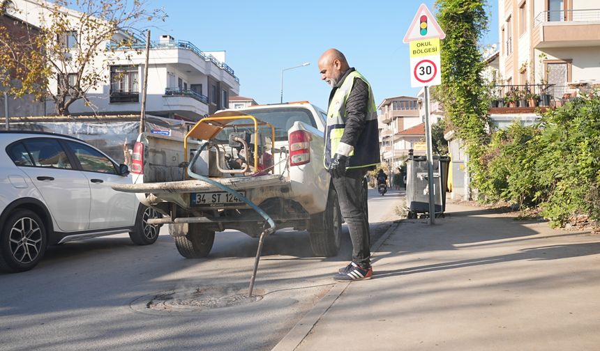 KANALİZASYONLARDA SICAK SİSLEME MÜCADELESİ SÜRÜYOR
