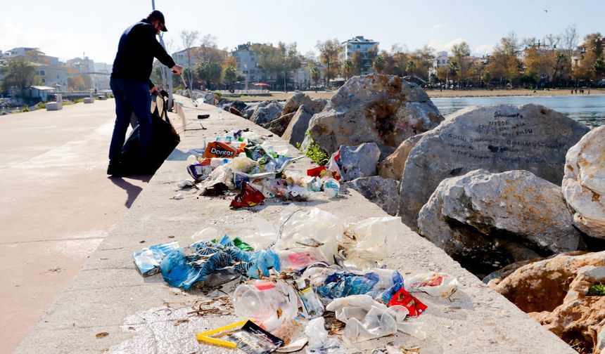 KAYALIKLARA BIRAKILAN ATIKLAR ŞİİR YOLU’NUN DOĞASINI TEHDİT ETTİ