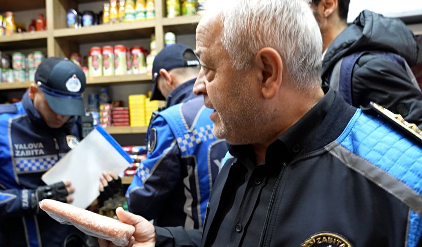 Yalova Belediyesi Zabıta Müdürlüğü ile Ticaret İl Müdürlüğü ekipleri, İsmet Acar Caddesi üzerinde faaliyet gösterdi