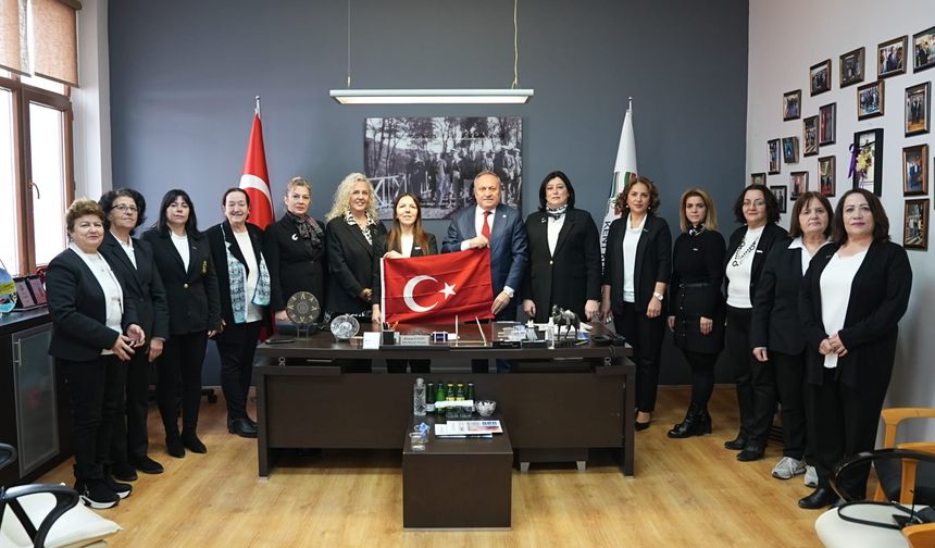Kadın Meclisi’nden Bayrak Vurgusu: “Ortak Değerlerimizin Simgesi”