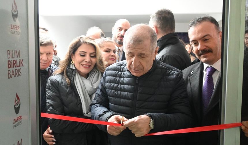 Özdağ: “Hatay Hâlâ Çamur İçinde, Acılar Dinmedi”