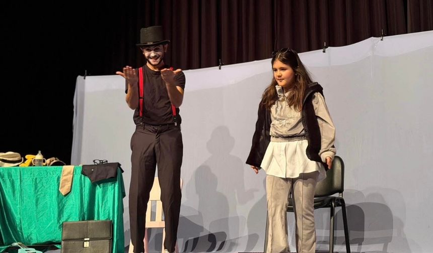 Yalova’da Miniklere Tiyatro Şöleni