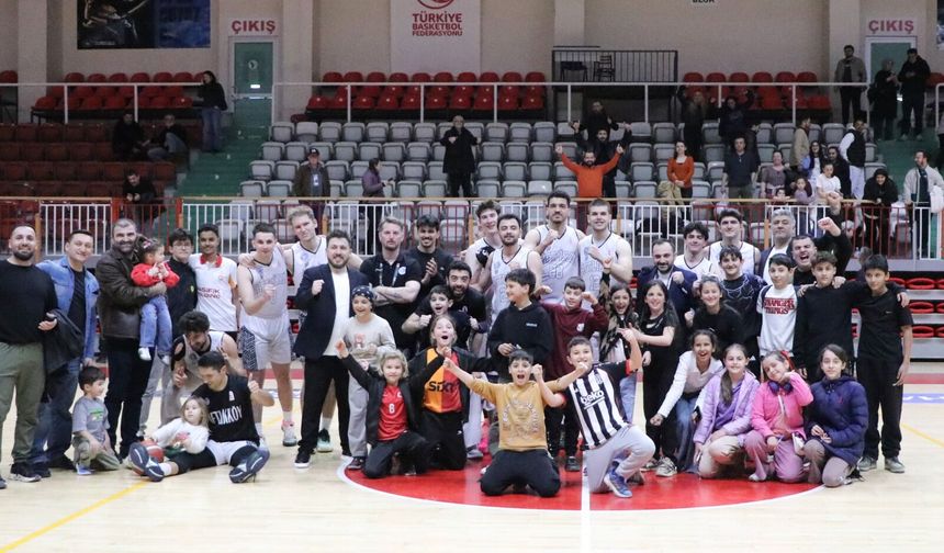 Çiftlikköy Belediyespor İBB Spor’u 75-64 Mağlup Ederek Play-Off’u Garantiledi