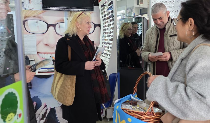 İYİ Parti Yalova Teşkilatı’ndan Cumhuriyet Caddesi’nde Bayram Ziyareti