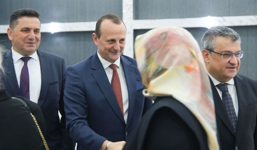 Çiftlikköy’de Bayramlaşma Töreni: Protokol Bir Araya Geldi