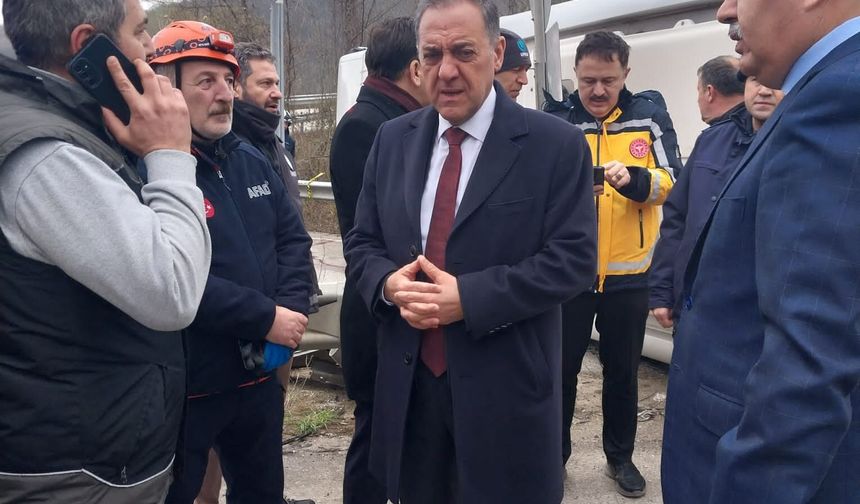 Bursa Yolu Paşakent Mevkiinde Trafik kazası ve 1 Ölü 21 Yaralı Var