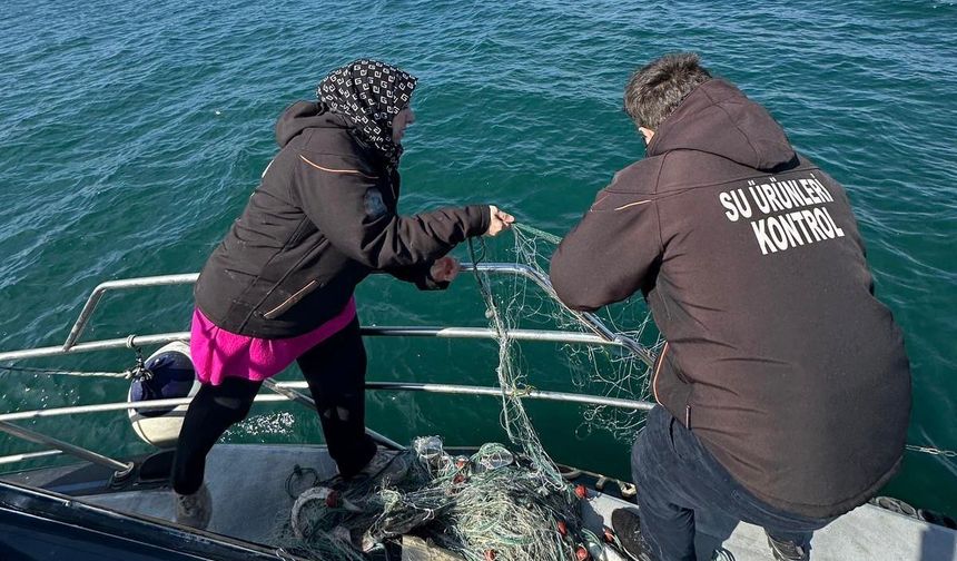 Marmara Denizi’nde Kaçak Av Aracına El Konuldu, Koruma Altındaki Türler Denize Bırakıldı